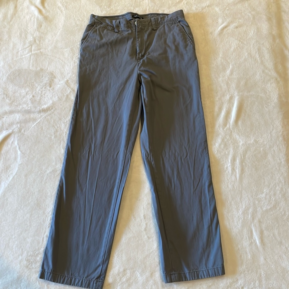 Nautica Men’s Gray Khaki dress pants. Gray/Blue shade. Lightly Used. 32x32.